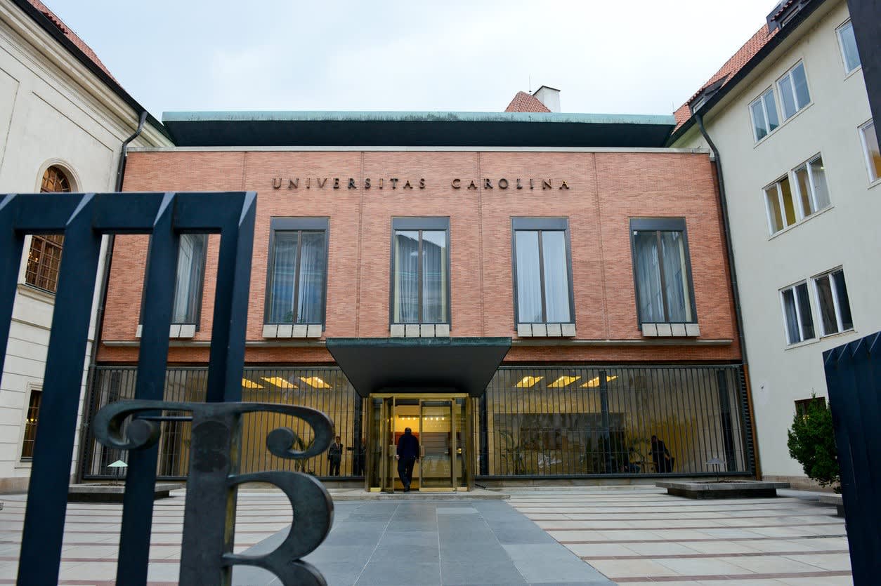 Здание Карлова университета в Праге