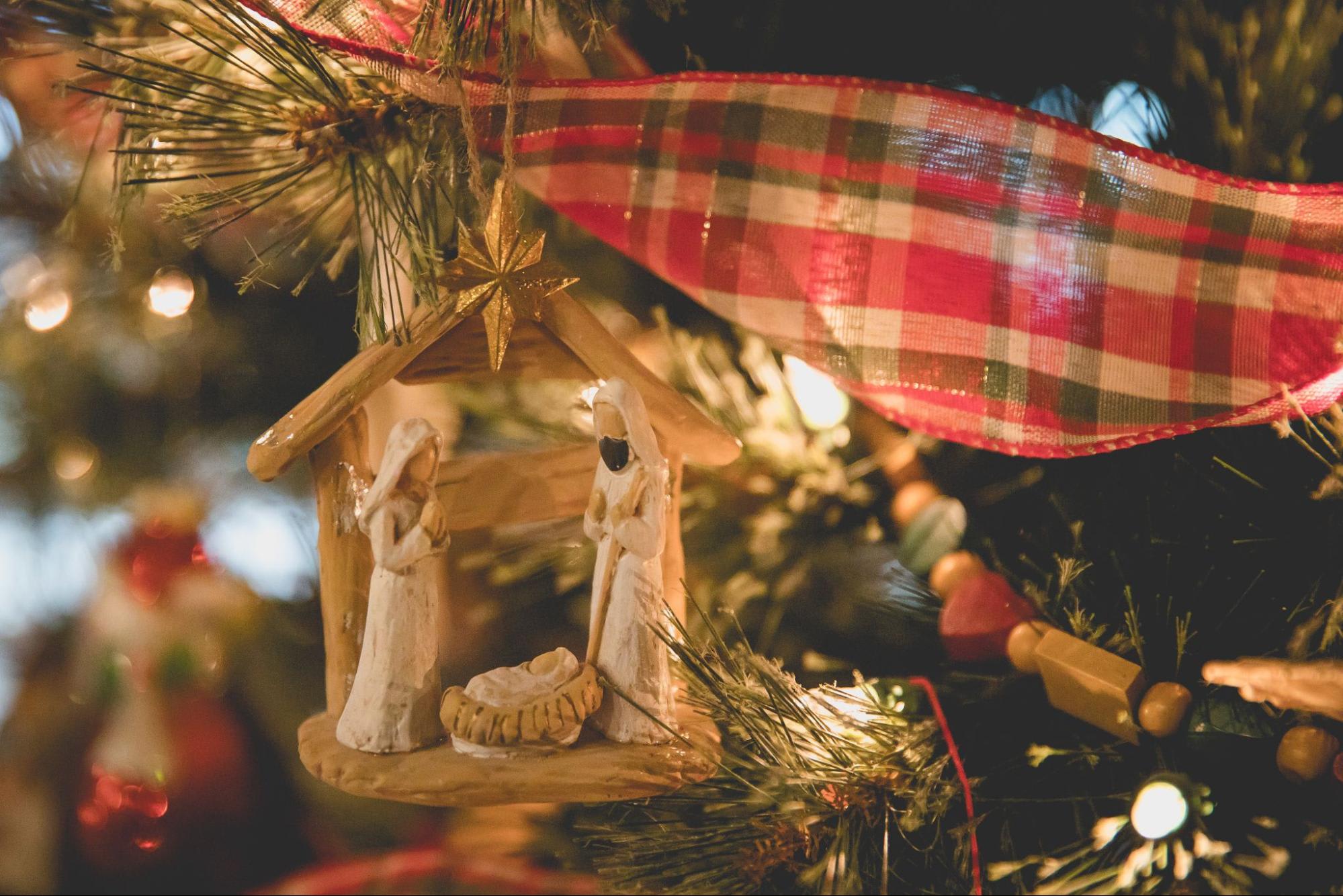 Рождественский вертеп в разных исполнениях — неотъемлемый символ праздника. <em>Источник фото: Shutterstock.</em> 